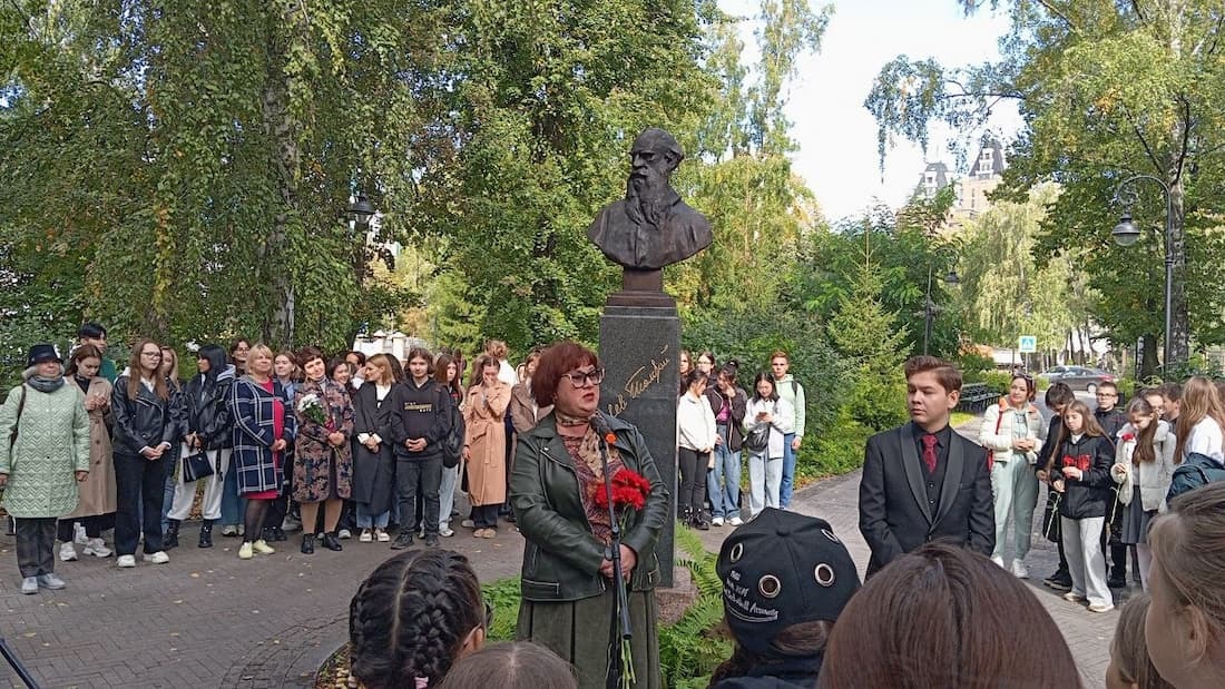 197 лет Л Толстому